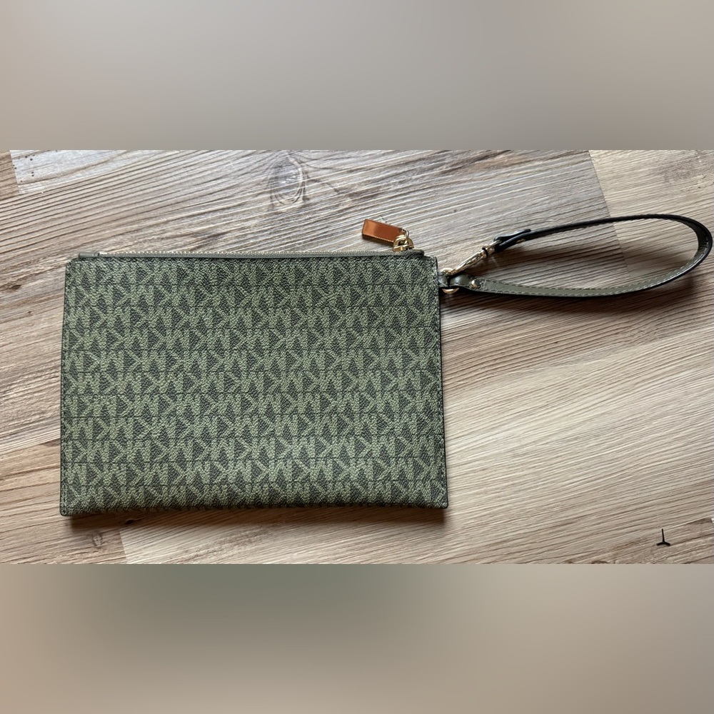 Michael Kors monogram clutch or wristlet - Picture 2 of 5